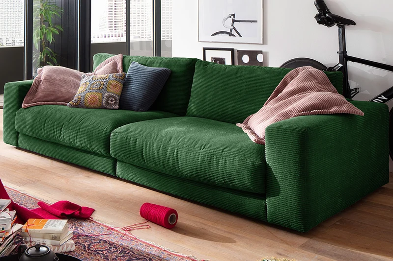 B-Ware KAWOLA Sofa MADELINE 3-Sitzer Cord smaragd