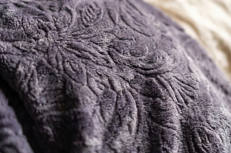 CHRISTIAN LACROIX Kuscheldecke PLUM Velvet