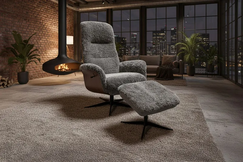 KAWOLA Relaxsessel SILVA Drehsessel Schaffell hellgrau mit Hocker