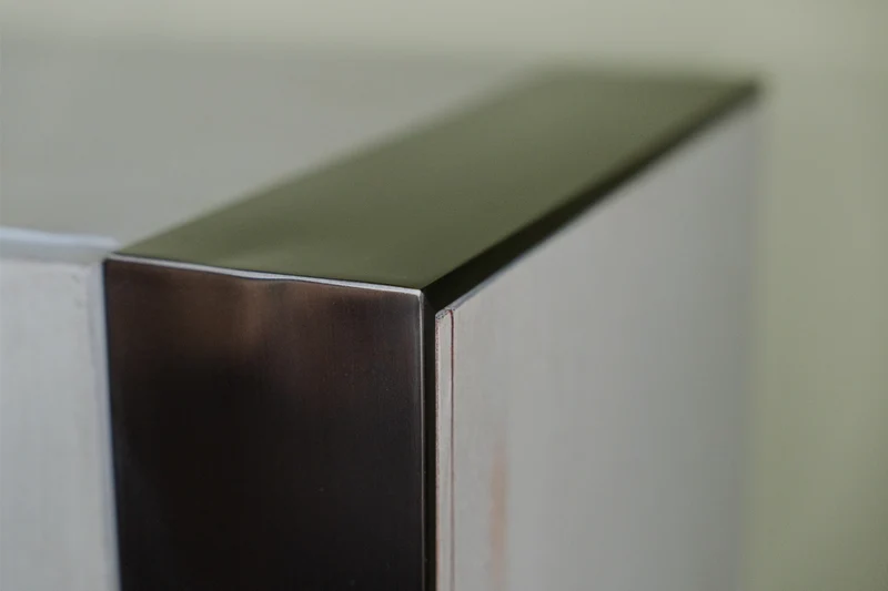 KAWOLA Highboard MARGO 2 Türen Ulme furniert grau Fuß Edelstahl gebürstet