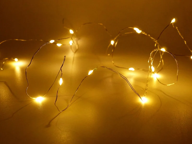 USB Micro LED Lichterkette 100 Lampen 9,9 Meter 8 Lichteffekte Timer Batterie Warm-Weiß