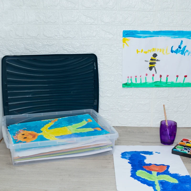 AUFBEWAHRUNGSBOX - 14,75 Liter - DIN A3-Format mit Deckel - 49x38,5x10,5 cm - transparent Navy Blau stapelbar Sammelbox Sammelmappe Kunststoff Box Stapelkiste Zeichenblock Büro Storage Aufbewahrung Flach