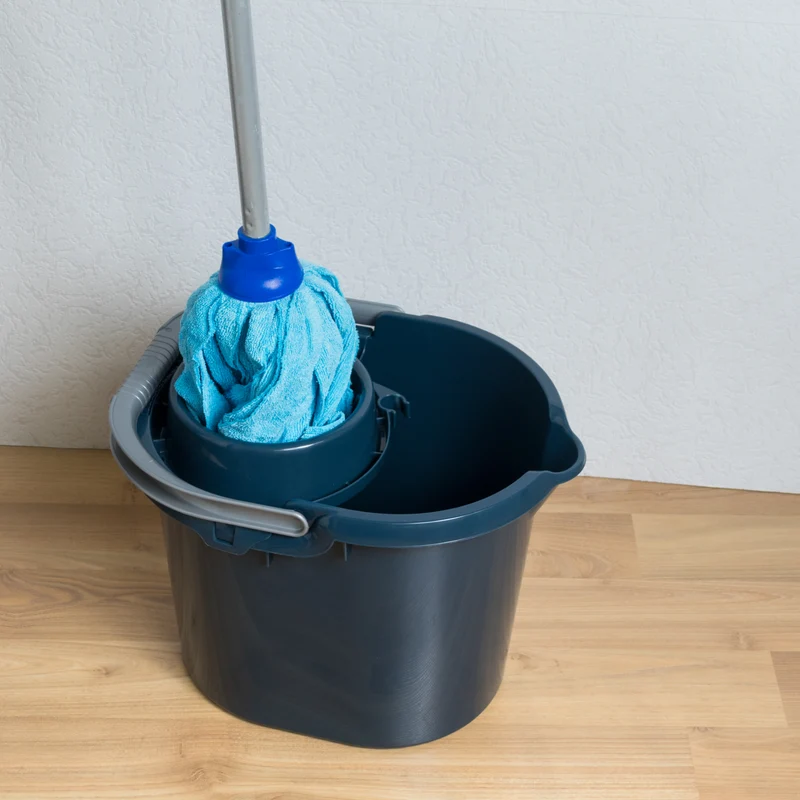 Wringeimer mit Siebaufsatz Ausguss und Henkel - 16 Liter - Rechteckig - Skala Putzeimer Wischeimer Wringeimer Eimer Haushaltseimer Wassereimer Wischmop-Eimer
