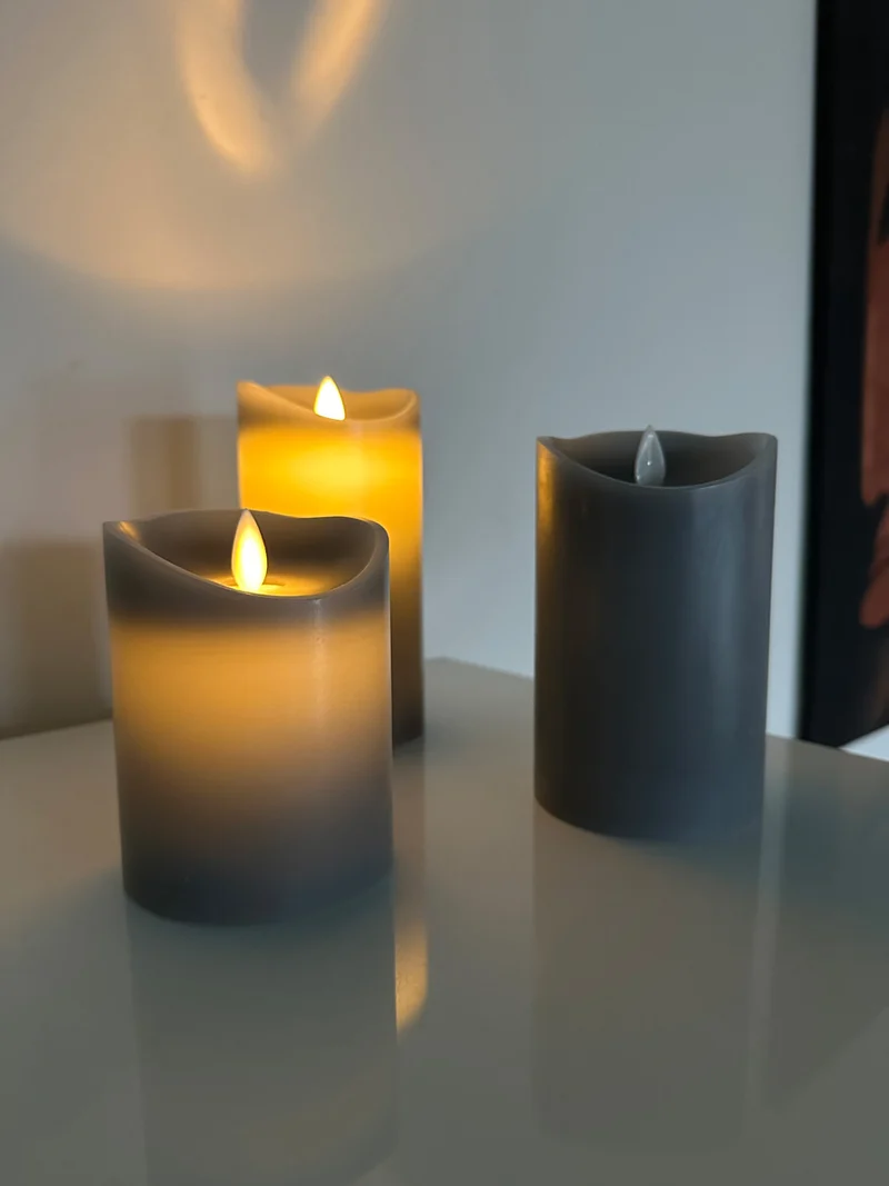 3D LED Echtwachs Stumpenkerze Grau 3´er Set Fernbedienung Timer flammenlose Kerze