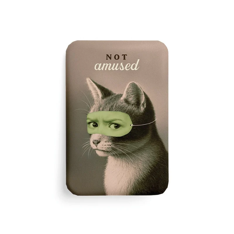 chic.mic - Luna Magnet - not amused