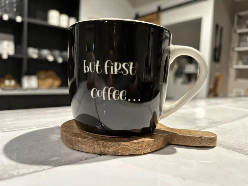 XL Jumbo Kaffeebecher 420ml but first Coffee Schwarz Henkelbecher Kaffeetasse