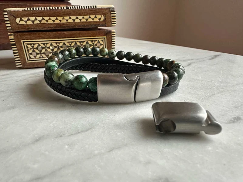 Design Unisex Lederarmband 21cm Sóller Dreifach Schwarz Grün Natursteine Echtleder