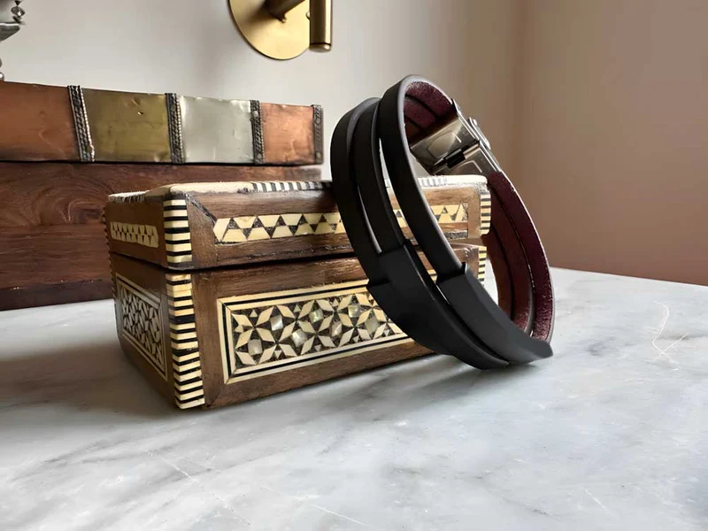 Elegantes Unisex Lederarmband 21cm Palma Dreifach Braun Gravurplatten Echtleder