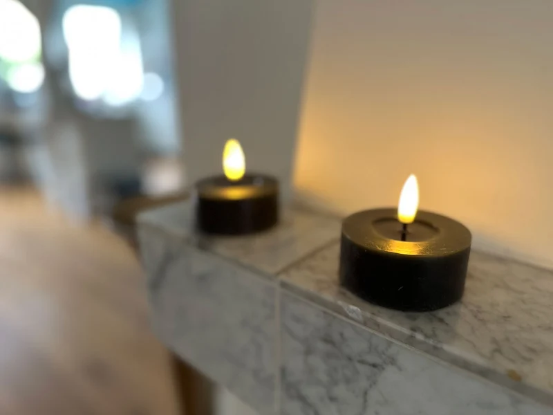 2x XL LED 3D Teelichter Ribe Schwarz 6,8cm Echtwachs Spiegel flackernde flammenlose Kerze