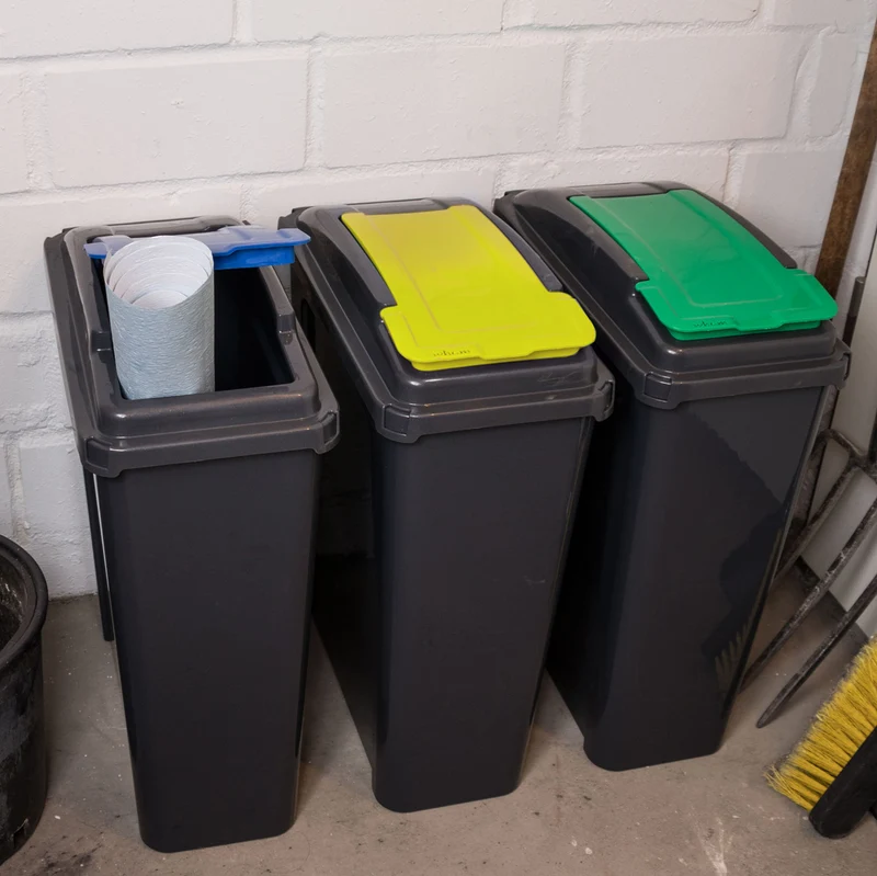 3x 25 Liter Mülltonne Schwarz Recyclingtonne 19x40x50cm mit abnehmbarem Klappdeckel - Schmal Küche Mistkübel Trash Bin Gelber Sack Groß Küchenabfalleimer Papiermülleimer