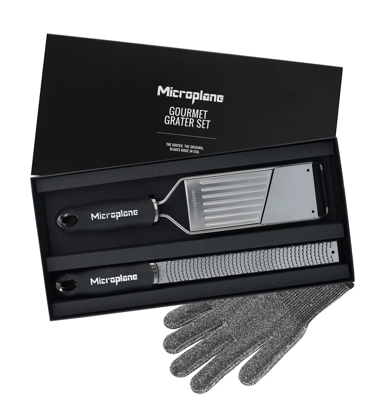 Microplane Küchenreiben-Set (Zester, Gemüsehobel & Handschuh) für Parmesan, Kartoffel, Gurke, Zucchini, Karotte, Ingwer und Muskatnuss mit rasiermesserscharfen Edelstahlklingen