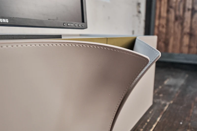 KAWOLA Lowboard EMMA TV-Board Kunstleder grau Fuß Edelstahl messingfarben