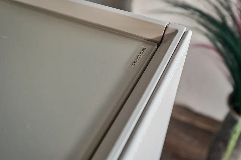 KAWOLA Highboard EMMA Kunstleder grau Fuß Edelstahl messingfarben