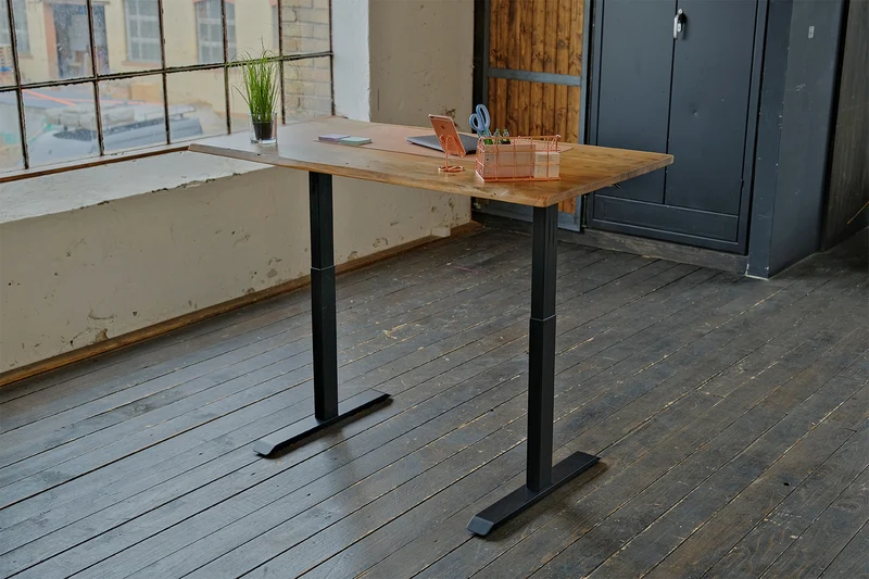 KAWOLA Schreibtisch LORA elektrisch höhenverstellbarer Schreibtisch 140x85cm mit Baumkante massiv
