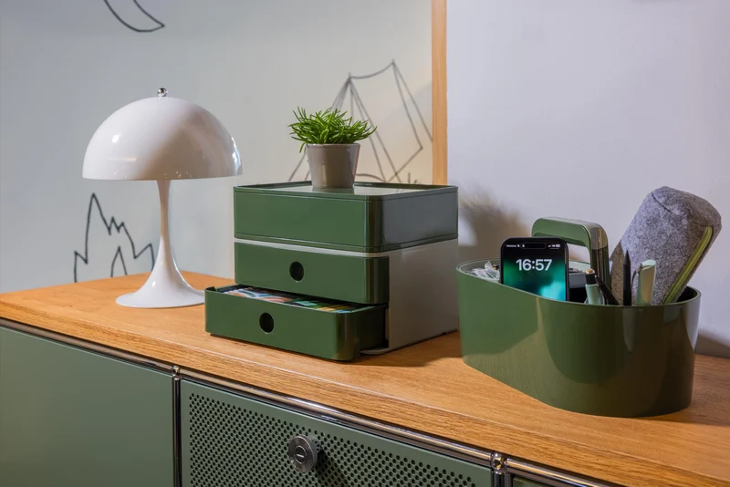 HAN Schubladenbox Allison SMART-BOX mit 2 Schubladen und Trennwand, Kabelführung, stapelbar, Utensilienbox für Büro, Schreibtisch Küche, möbelschonende Gummifüße, 1120-40, hochglänzed grün