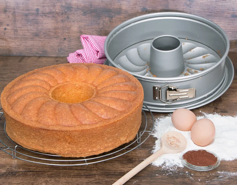 Städter 'we love baking Springform ø 28 cm / H 7 cm mit Flach- und Rohrboden'