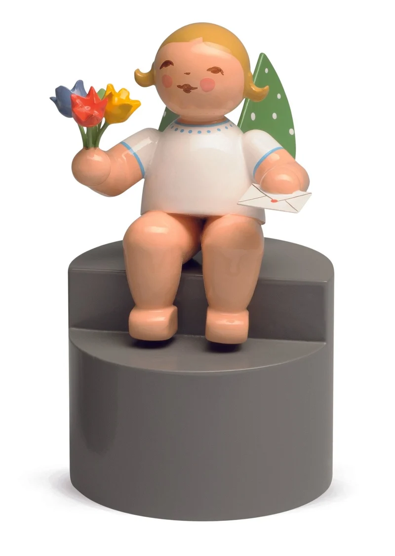 Wendt & Kühn 'Engel mit Brief und Blume, auf Podest braunes Haar' letztmalig 2024