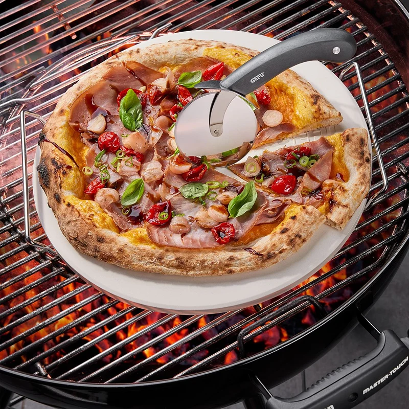 Gefu, Pizzastein mit Gestell + Pizzaschneider Darioso, rund D