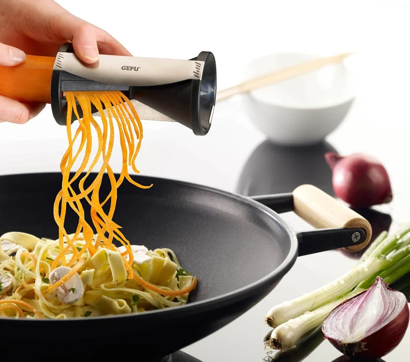 GEFU 'Spiralschneider SPIRELLI® inkl. Reinigungsbürste - Schneiden / Teilen'