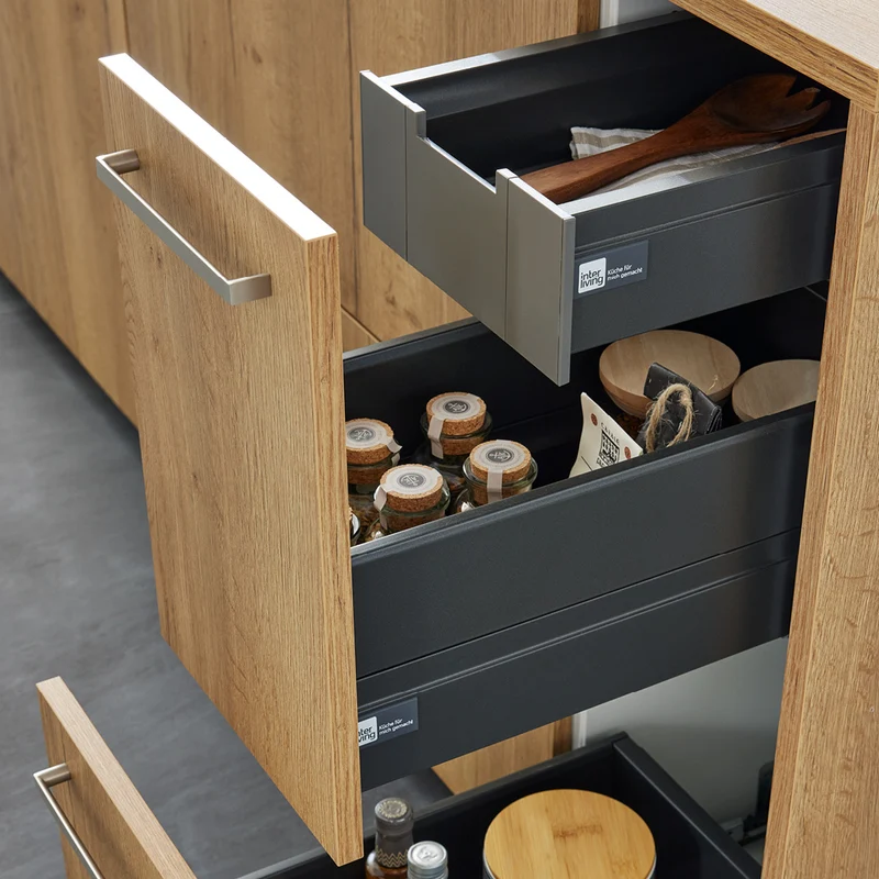 Interliving Inselküche Serie 3084 in Weiß mit Siemens Geräten – Küchenstudio FREY