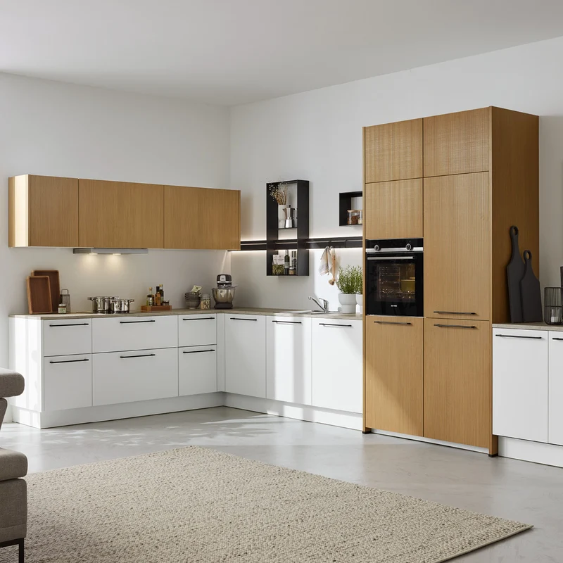 Interliving L-Küche modern in Weiß – Küchenstudio FREY