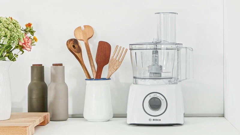 Bosch Kompakt-Küchenmaschine MultiTalent 3, 20 Funktionen, Rührschüssel 2,3 L, Universalmesser, Schneid-Raspel-Wendescheibe, Schlagscheibe (Sahne), Einfüllhilfe, Deckel, 800 W, weiß, MCM3100W