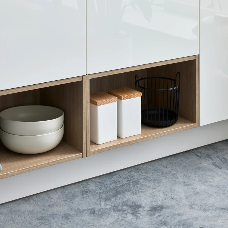 Interliving U-Küche Serie 3081 modern in Hochglanzweiß – Küchenstudio FREY