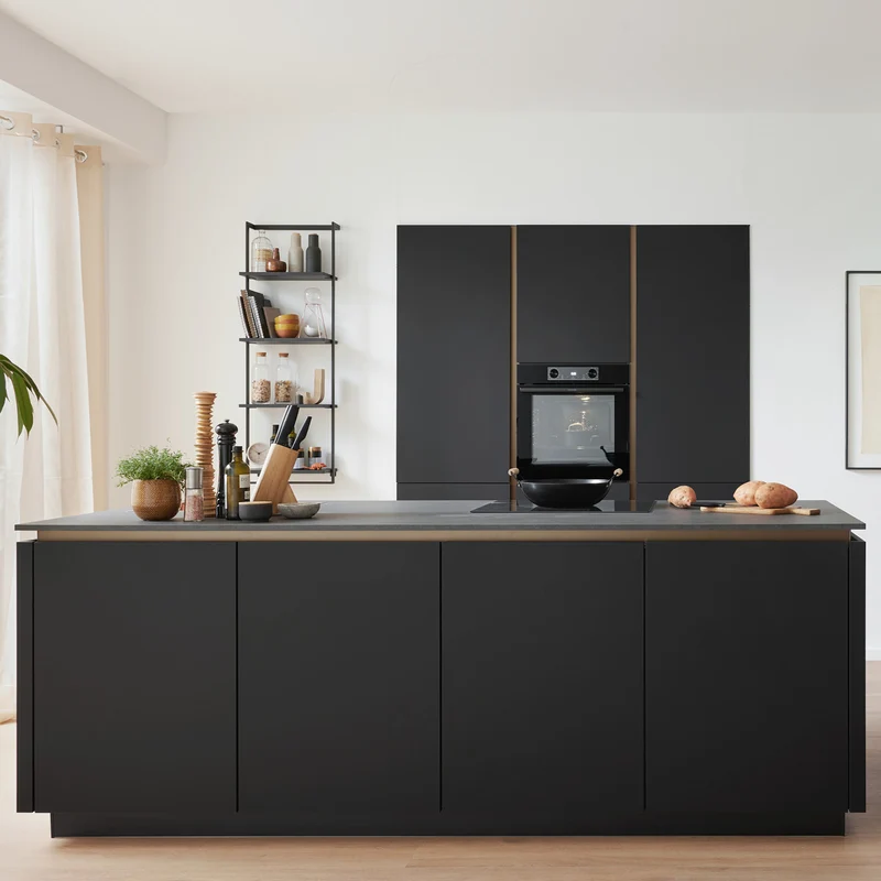 Culineo Inselküche C357 in Mattschwarz – Küchenstudio FREY