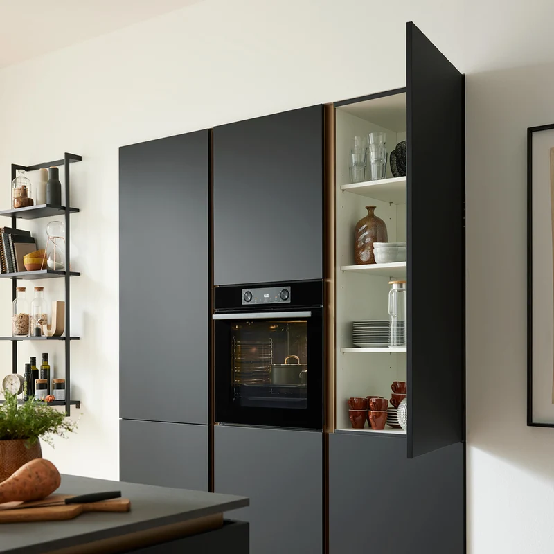 Culineo Inselküche C357 in Mattschwarz – Küchenstudio FREY