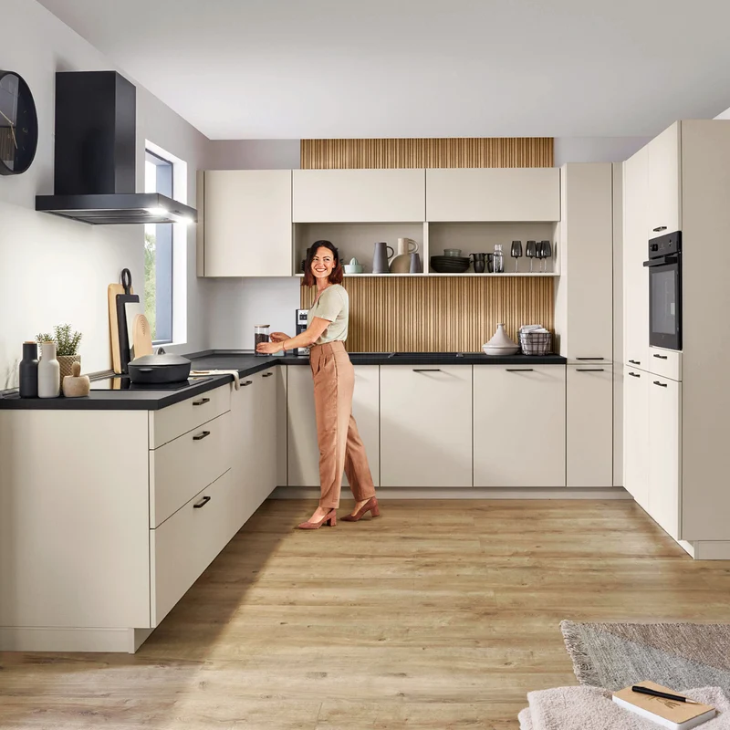 Nobilia U-Küche modern in Beige – Küchenstudio FREY