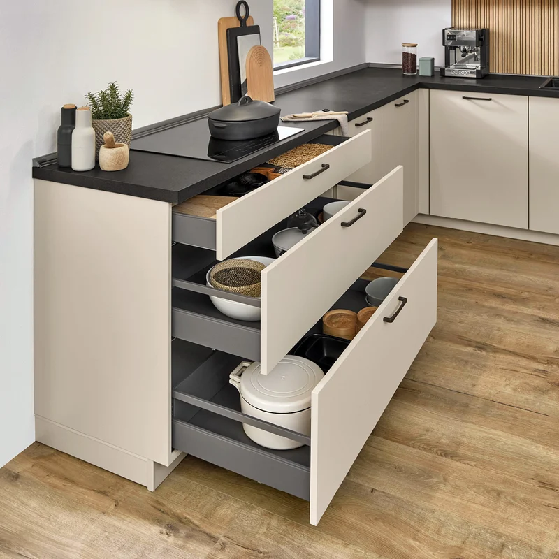 Nobilia U-Küche modern in Beige – Küchenstudio FREY
