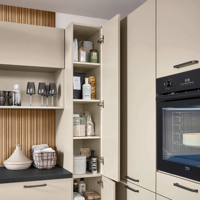 Nobilia U-Küche modern in Beige – Küchenstudio FREY