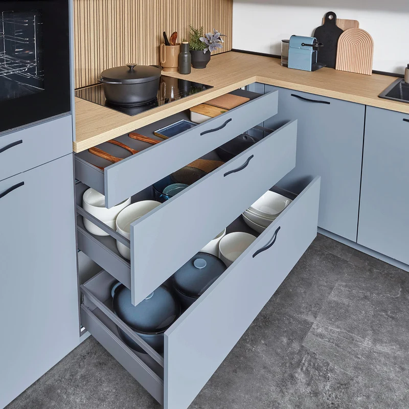 Nobilia L-Küche modern in Sky Hellblau – Küchenstudio FREY