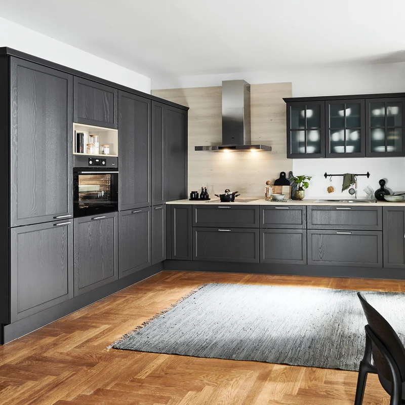 Nolte Lugano L-Küche Landhausstil in Graphit Schwarz – Küchenstudio FREY