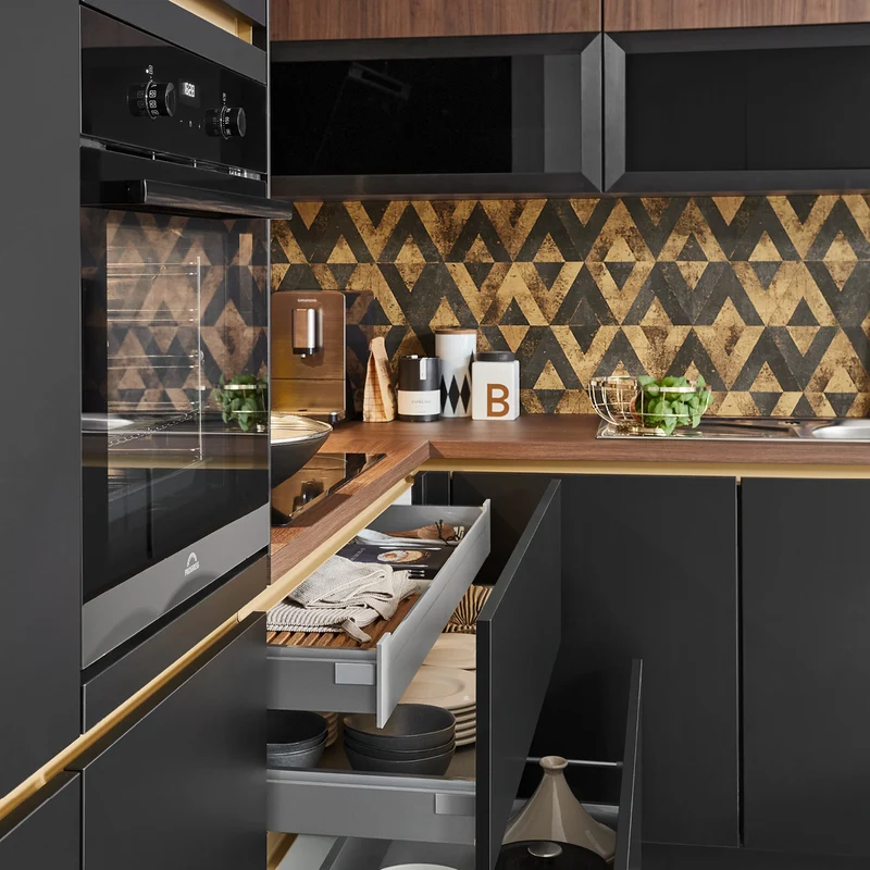 Nobilia Touch U-Küche modern in Mattschwarz & Nussbaum – Küchenstudio FREY