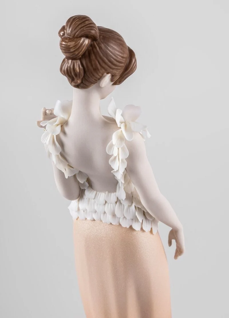 LLADRO® Exquisite Stickerei-Skulptur, Exquisite Embroidery 38cm, limitiert - 01009745