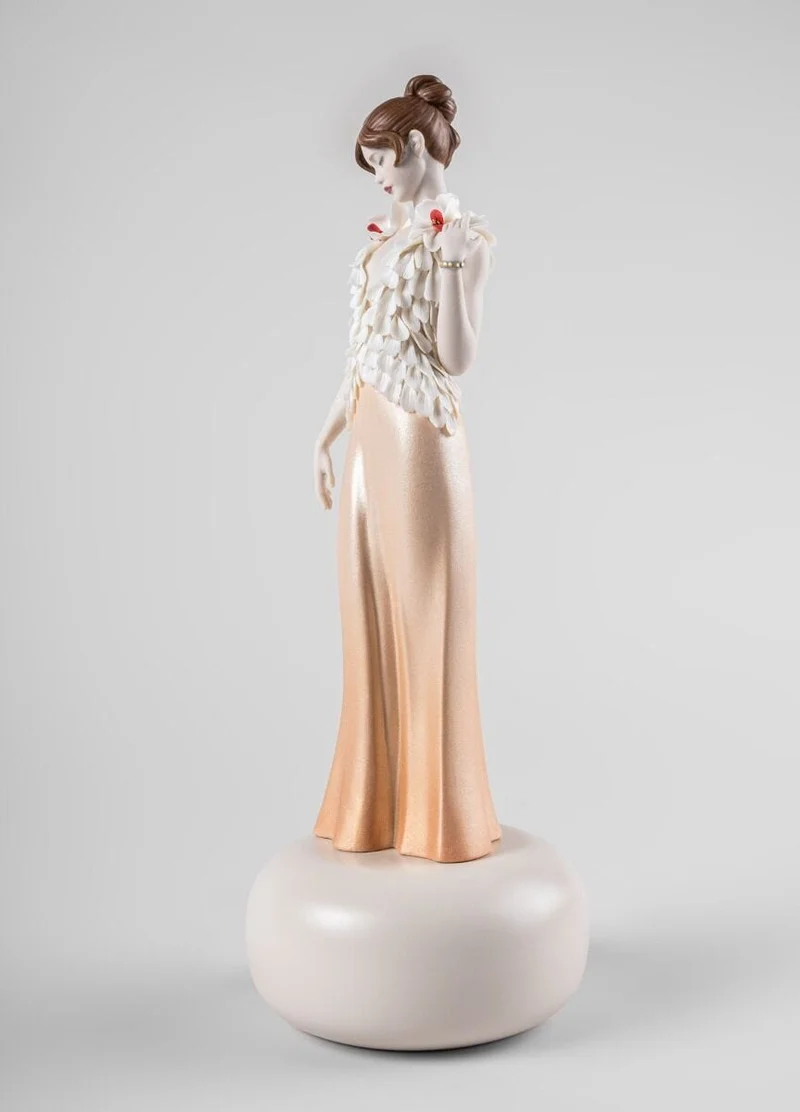 LLADRO® Exquisite Stickerei-Skulptur, Exquisite Embroidery 38cm, limitiert - 01009745