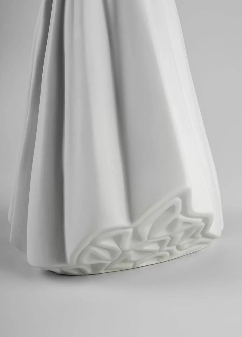 LLADRO® - 'Mein Lieblingskleid - My favourite gown - 34 x 26 x 15 cm' 2022 01009567
