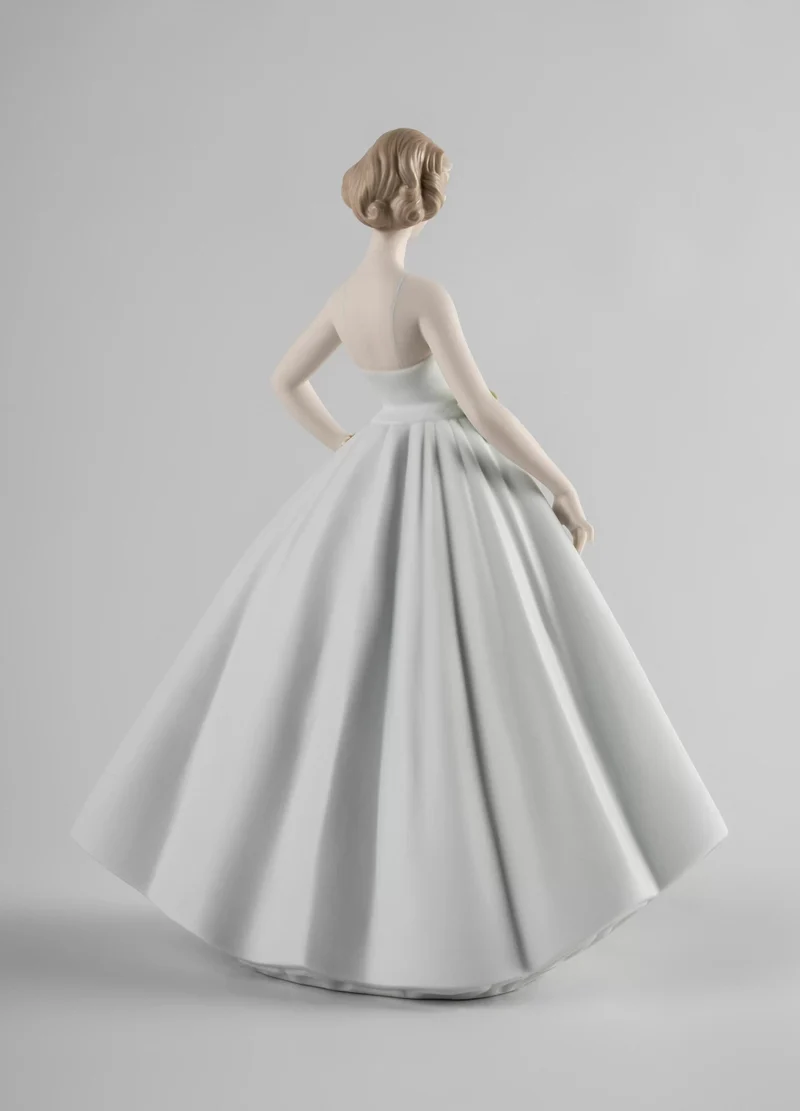 LLADRO® - 'Mein Lieblingskleid - My favourite gown - 34 x 26 x 15 cm' 2022 01009567