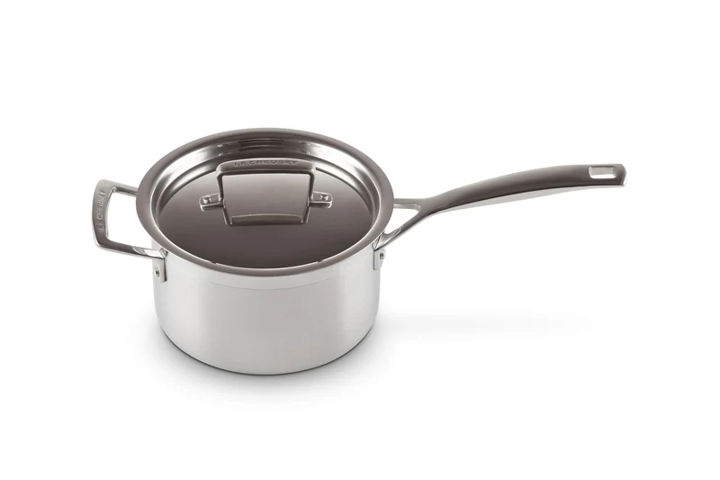 Le Creuset Stielkasserolle mit Deckel aus 3-ply Edelstahl, Ø 18 cm, Für alle Herdarten inkl. Induktion geeignet, Silber, 96200918001000