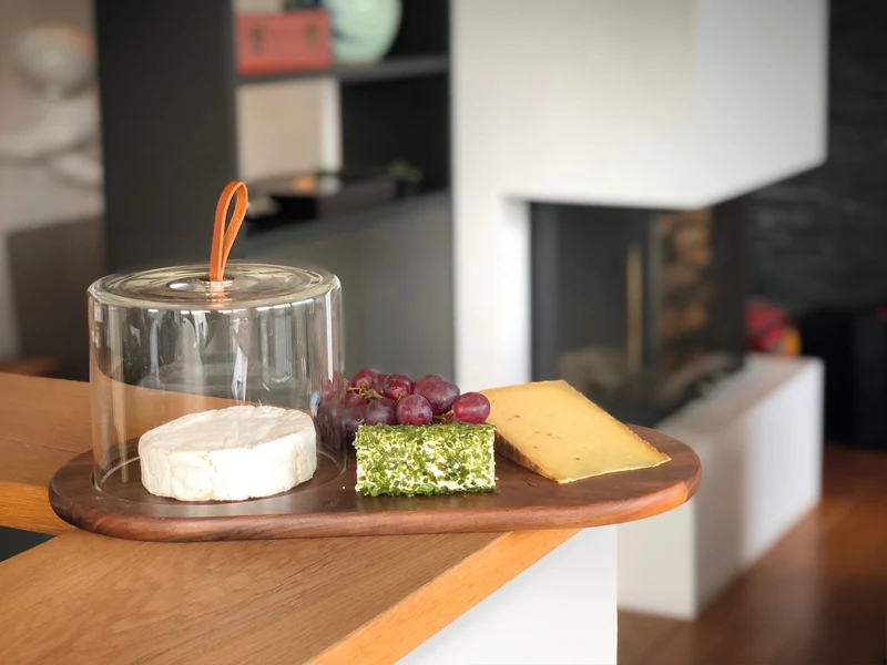 PHILIPPI 'Walnut Käseplatte mit Glasglocke'