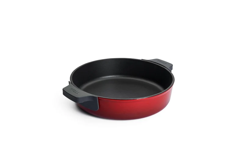 WOLL 'Iron Kasserolle mit Deckel in Chili Red Ø 28 cm, 7 cm 3,8 Lt'