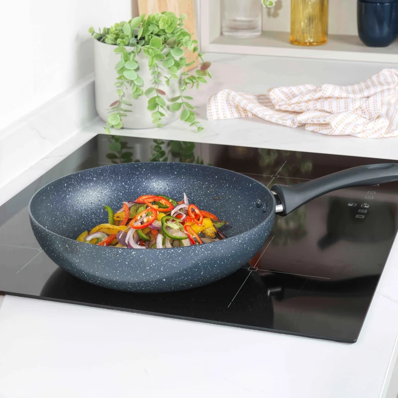 Russell Hobbs RH00851EU Frittierpfanne Mit Tiefem Rühren - 28cm antihaft Wok Pfanne, BPA/PFOA-frei, einfache Reinigung, Alle Kochfelder geeignet, Soft-Touch-Griffe Nightfall Stone, Blau Marmor