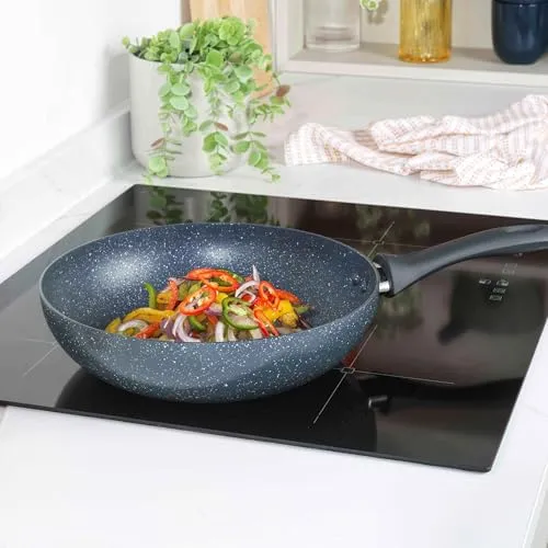 Russell Hobbs RH00851EU Frittierpfanne Mit Tiefem Rühren - 28cm antihaft Wok Pfanne, BPA/PFOA-frei, einfache Reinigung, Alle Kochfelder geeignet, Soft-Touch-Griffe Nightfall Stone, Blau Marmor