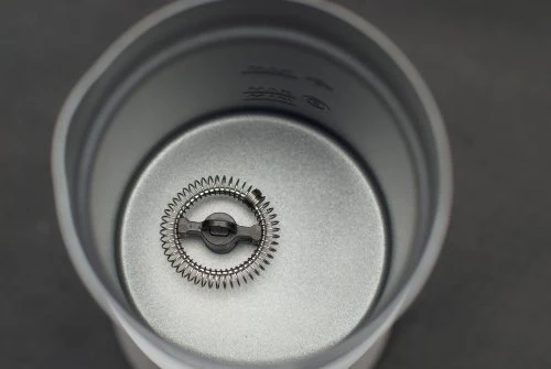 Caso Fomini Crema Design Milchaufschäumer,Testurteil Sehr Gut, für cremigen Milchschaum kalt und heiß, ideal für Latte Macciato, Kakao, hochwertiges Gehäuse