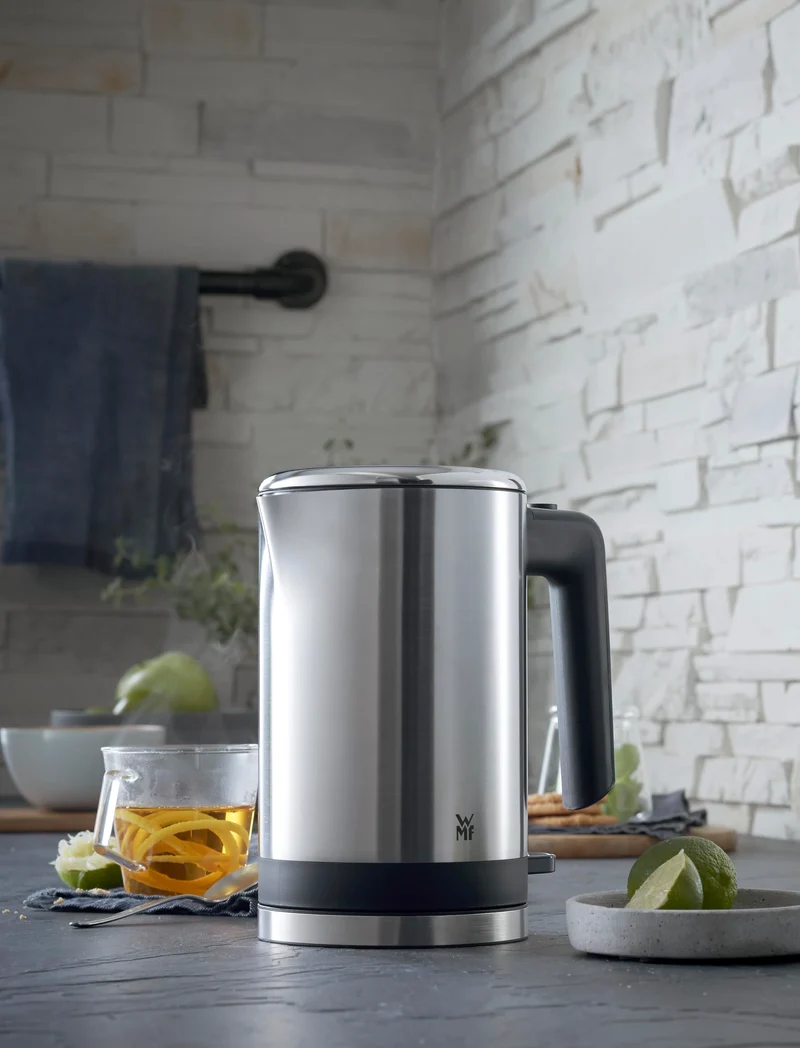WMF Küchenminis Mini Reise-Wasserkocher Edelstahl 0,8l, elektrischer Wasserkocher mit Kalkfilter, 1800 W, kleiner Teekocher, edelstahl matt