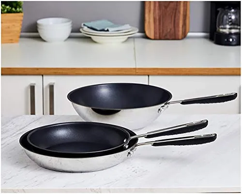 Amazon Basics 3-teiliges Brat- und Wokpfannen-Set mit Antihaftbeschichtung, induktionsgeeignet, mit bequemem Griff, Edelstahl, 24/28/28 cm