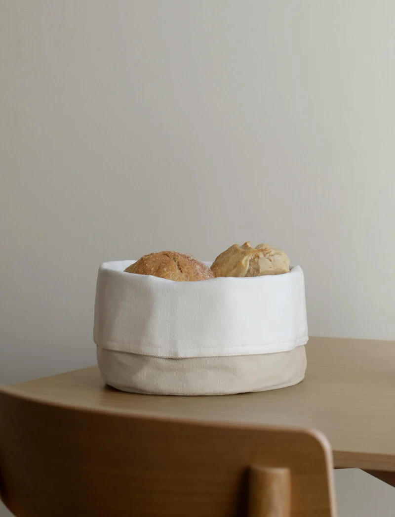 Stelton Brottasche - 100% OEKO-TEX Baumwolle - Faltbar - Maschinenwaschbar - Als Brotaufbewahrung oder als Tischbrotkorb vielseitig einsetzbar, Design von Klaus Rath, Sand/Weiß