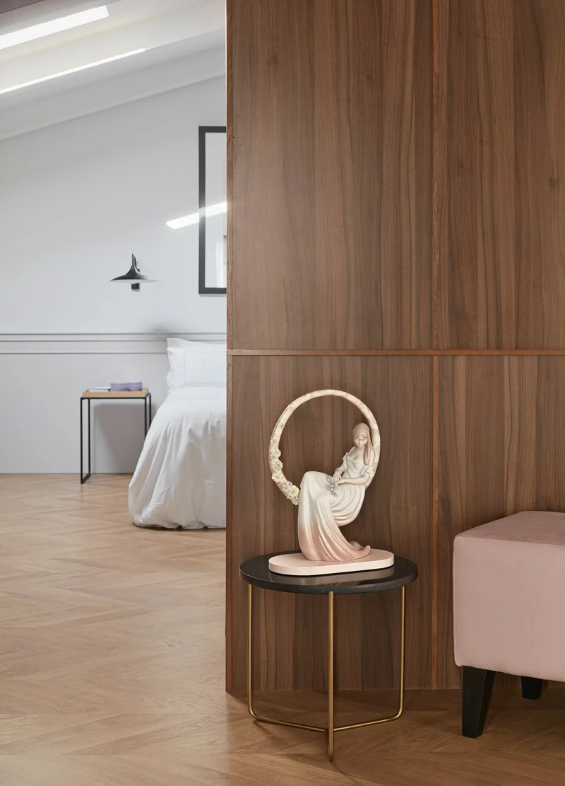 LLADRO® - 'In her thoughts - Base included' 2021 01009537