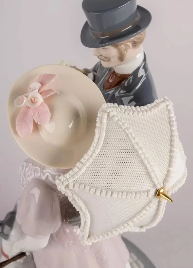 LLADRO® - 'EIN ROMANTISCHER SPAZIERGANG - A Romantic Stroll - 33 x 22 x 18 cm' 01009551